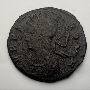 Ancient Roman Bronze Follis – Constantine Era – She-Wolf Reverse (c. 330–337 AD)